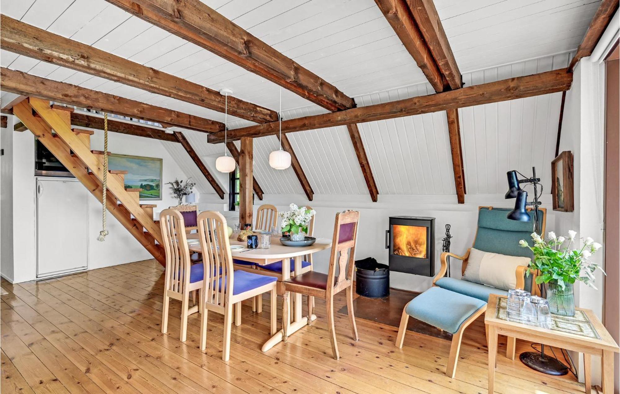 Stunning Home In Logstrup With Kitchen Eksteriør billede